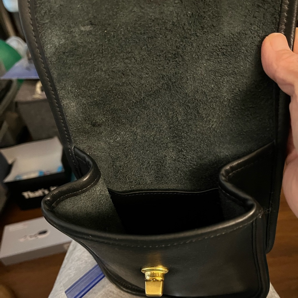 Beautiful Coach RARE #9978 VTG Black Cowhide Leather Suede Interior Crossbody - Picture 9 of 13